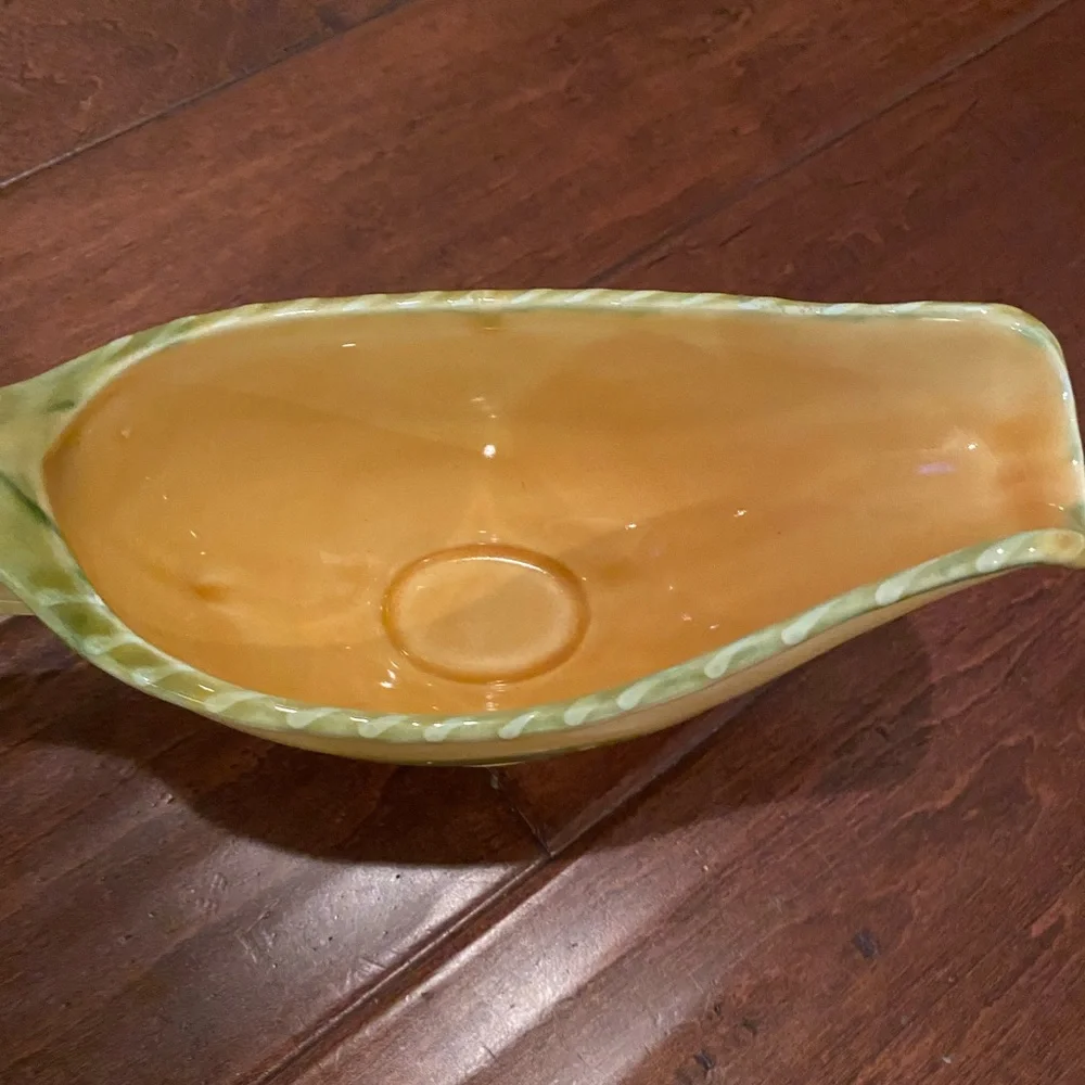 BEAUTIFUL CRATE & BARREL GRAVY BOAT/SERVER; MADE IN ITALY